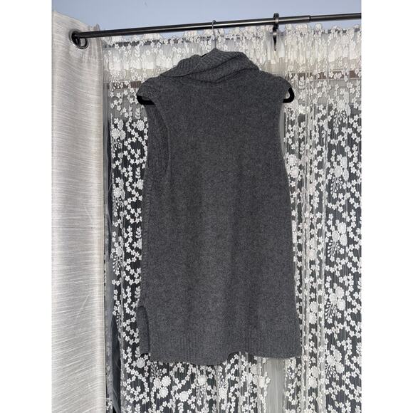 Neiman Marcus Cashmere Sleeveless Turtleneck Sweater Size Medium - Picture 2 of 4